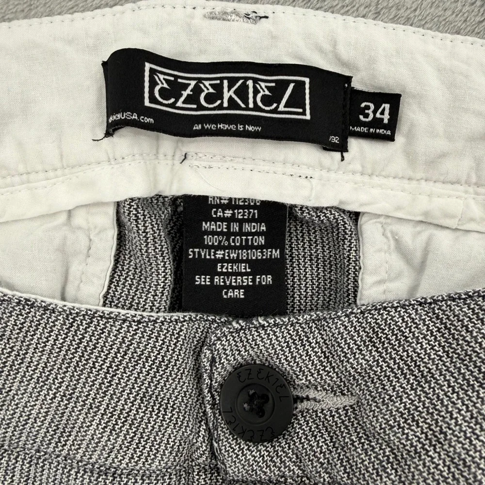 Ezekiel Mens Striped Chino Shorts Black White Pinstripe Flat Front‎ Size 34